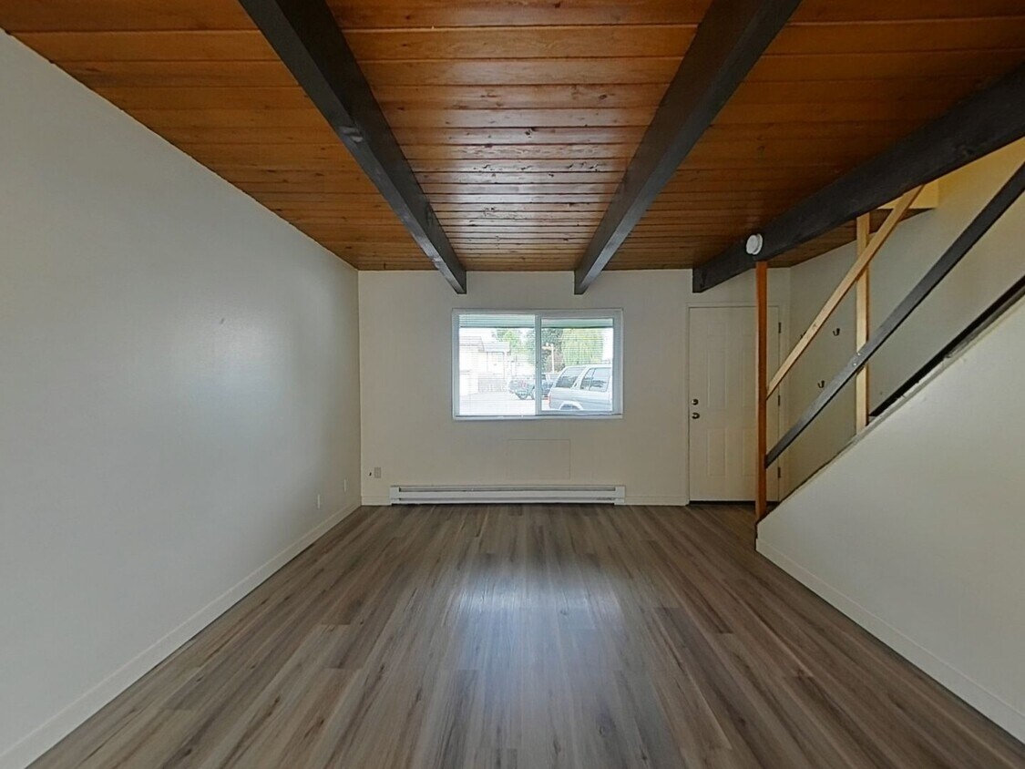 Primary Photo - 2 Bedroom Apartment ~ Close to 9th Street