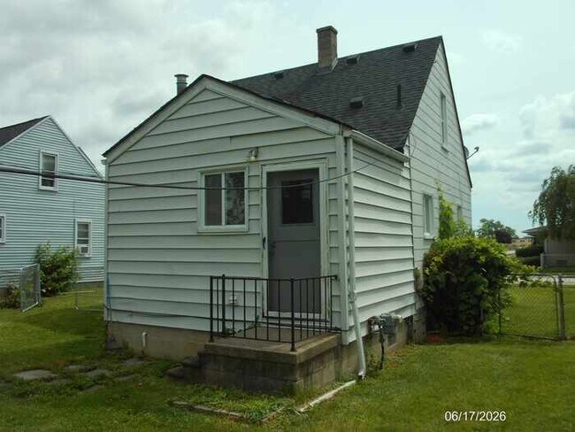 Building Photo - 25627 Paige St
