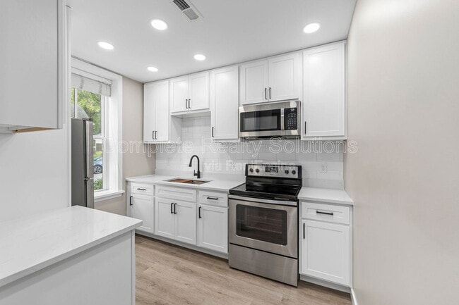 Building Photo - 620 S Benton Ave