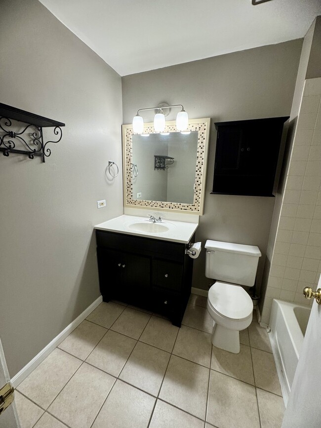 Building Photo - 200 Chesterfield Ct