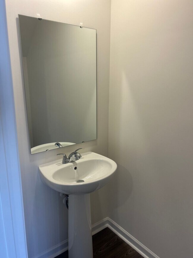 Building Photo - Brand New townhome in the heart of Newton!