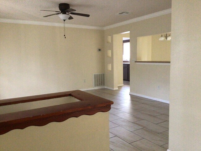 Foto del edificio - 2/2/2  SINGLE FAMILY IN GREAT LOCATION CALL LINDA PATTI 386.837.2882