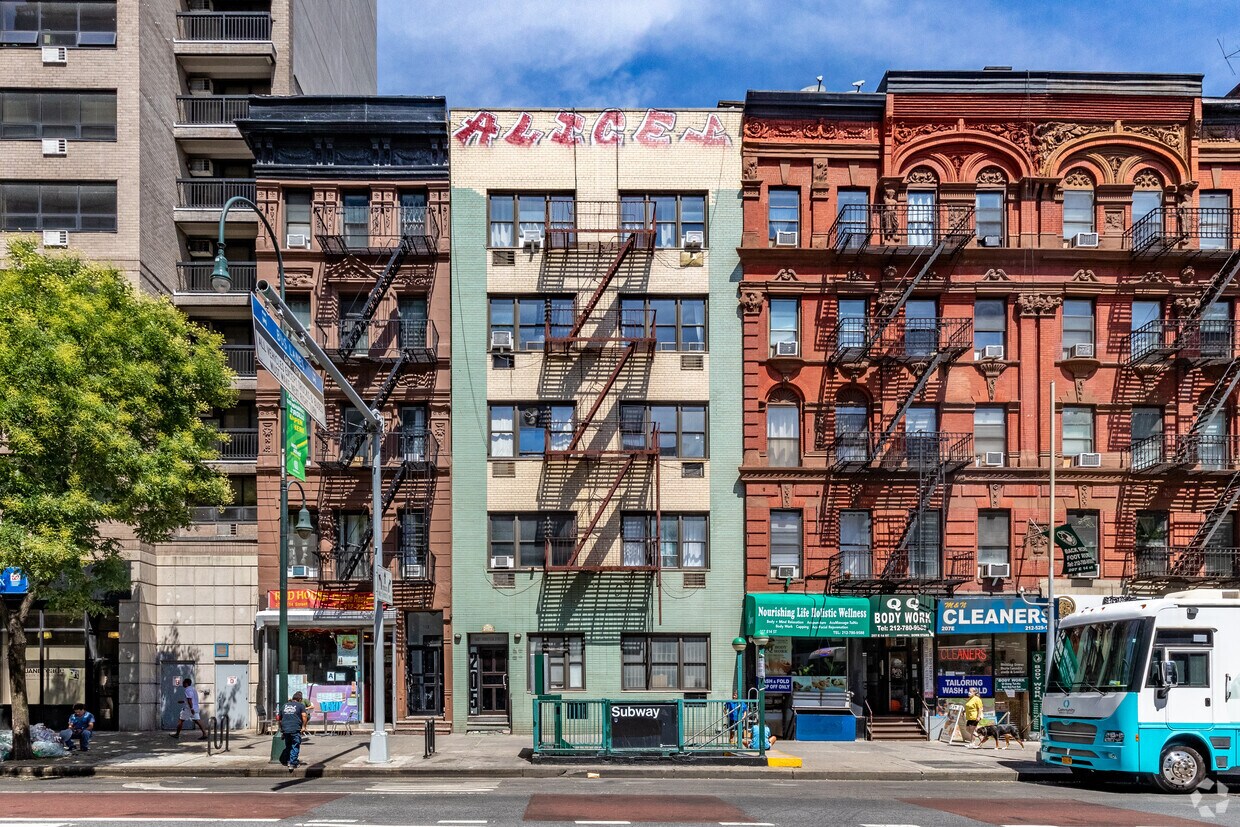 Foto del edificio - 205 E 14 Street