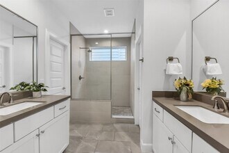 Building Photo - 2804 Grand Fountains Dr