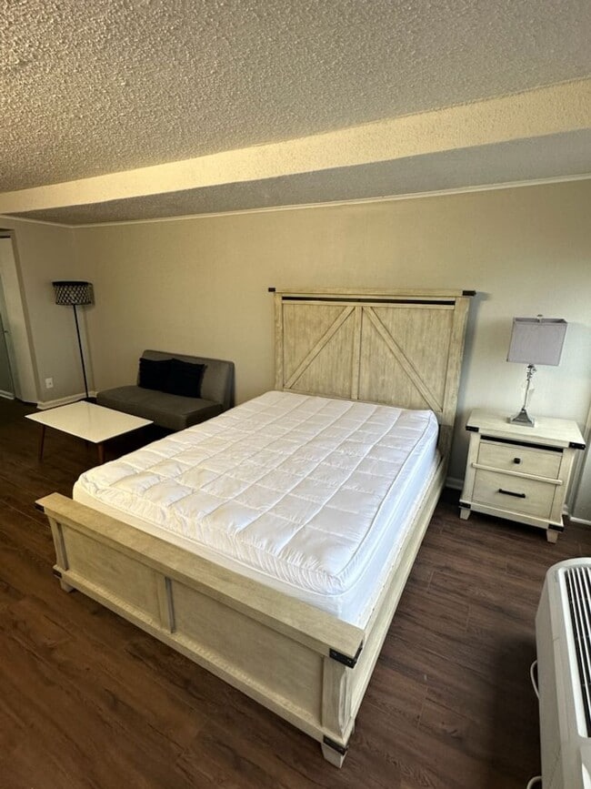 Building Photo - $1290/month for FURNISHED Studio @ University Towers Available FALL 2026!