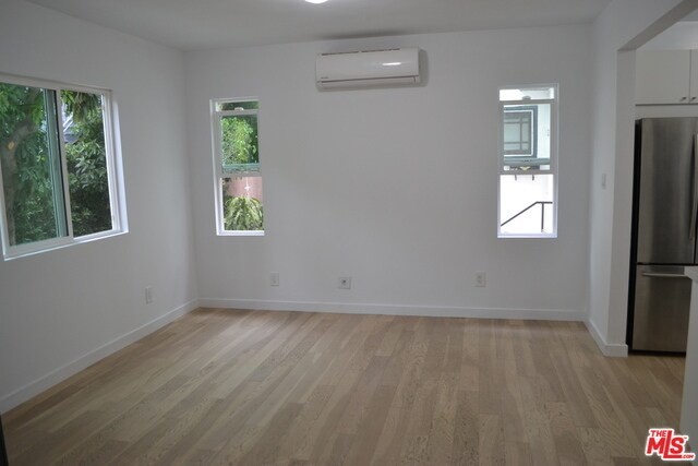 Foto del edificio - 1416 N Serrano Ave