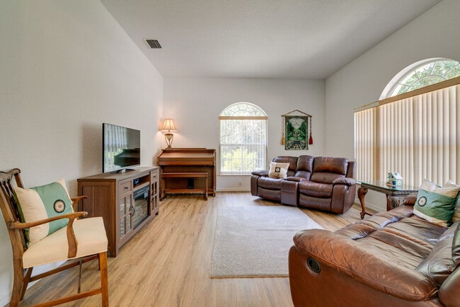 Building Photo - 9939 SW 203rd Cir