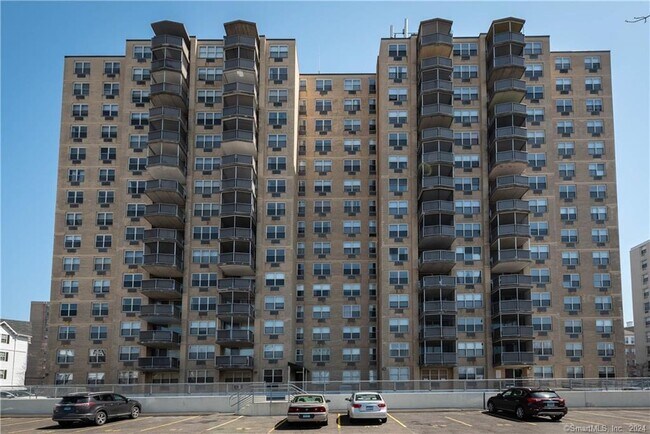 Foto del edificio - 50 Glenbrook Rd