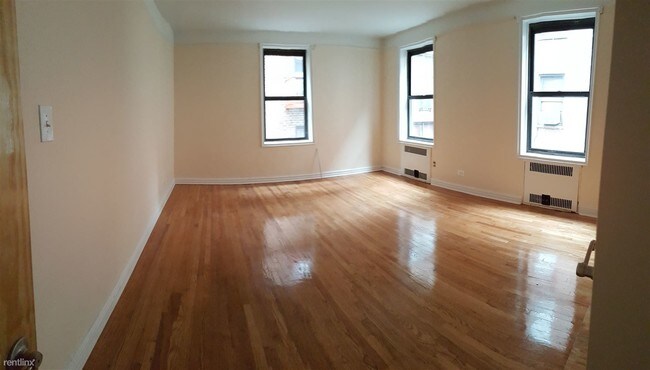 Building Photo - 35 Tennis Ct