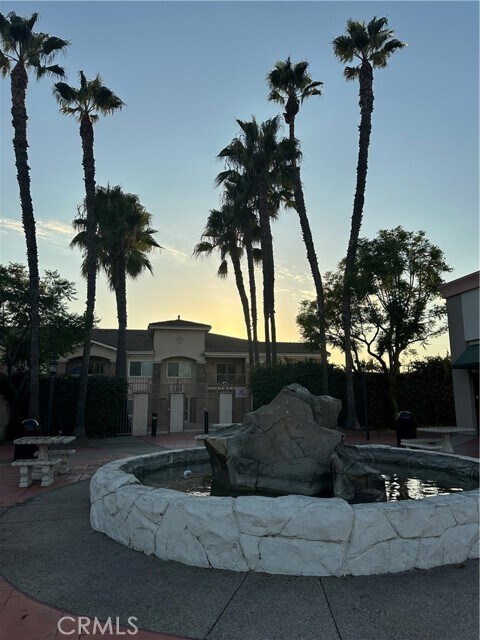 Foto del edificio - 17888 Alburtis Ave