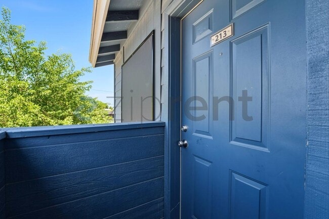 Building Photo - Unit B213
