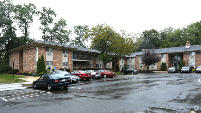 Building Photo - Versailles Apartments