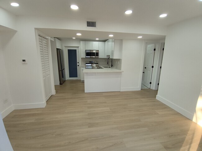 Foto del edificio - 15459 Hayes Ln