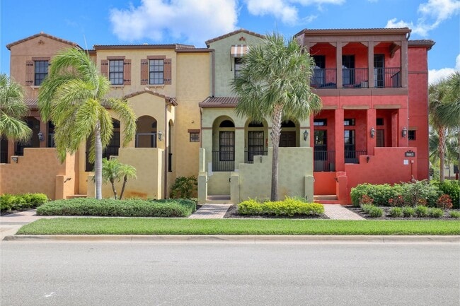 Building Photo - ? Stylish 2BR/2BA Townhouse in Resort-Styl...