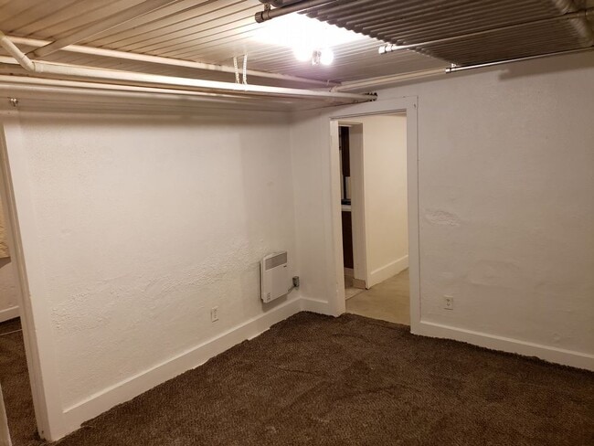 Building Photo - 746A S. 38th Street - 1 Bedroom Lower