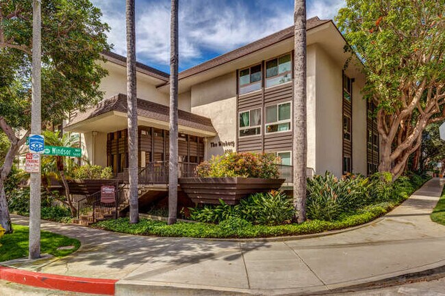 Building Photo - 6001 Canterbury Dr