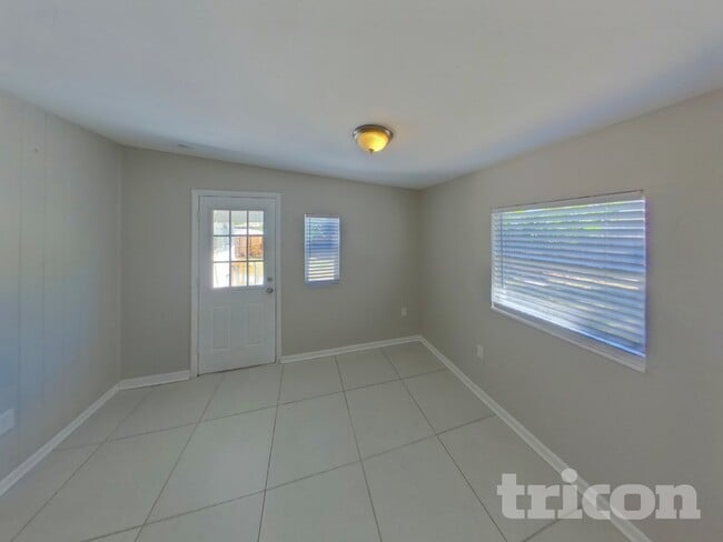 Building Photo - 7000 Brentford Rd