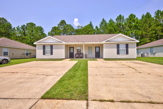Building Photo - 15119 Deer Creek Dr