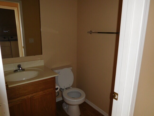 Foto del edificio - COMING SOON! Beautiful 4 Bed 2000+ SFT pro...