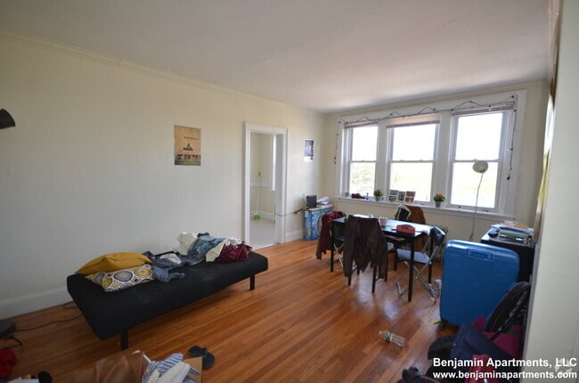 Building Photo - 2025 Commonwealth Ave
