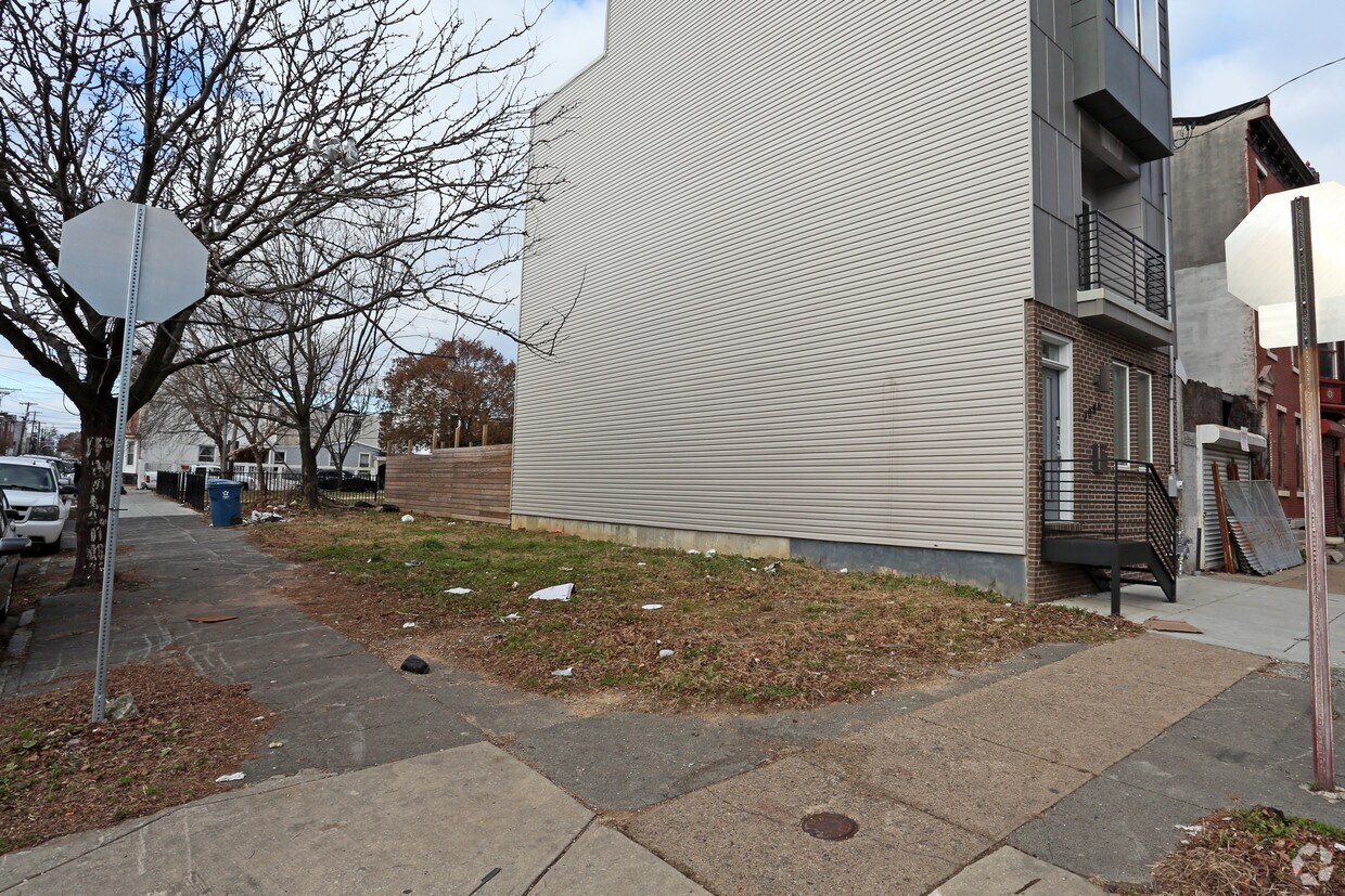 Primary Photo - 2088 E Cumberland St