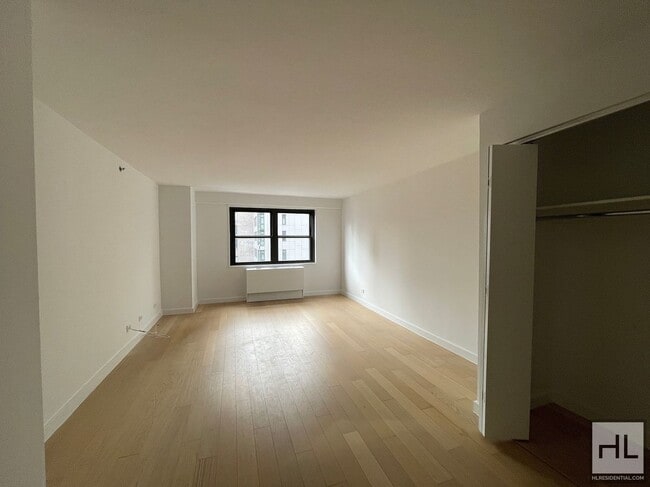 Building Photo - East 39th Street