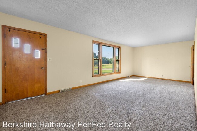 Building Photo - 3 br, 1.5 bath House - 2200 Pendleton Dr