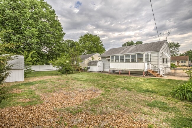 Building Photo - 449 Shepley Dr