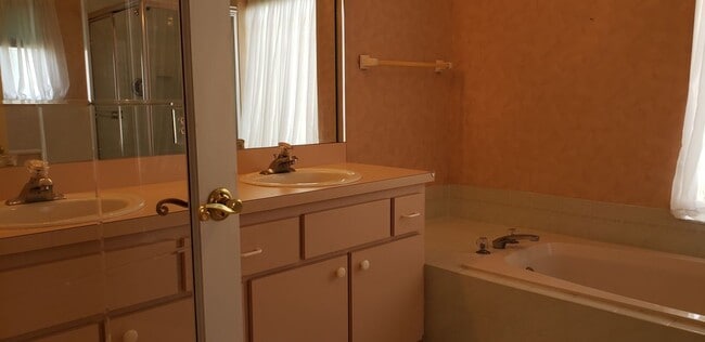 Foto del edificio - 5126 NW 21st Loop