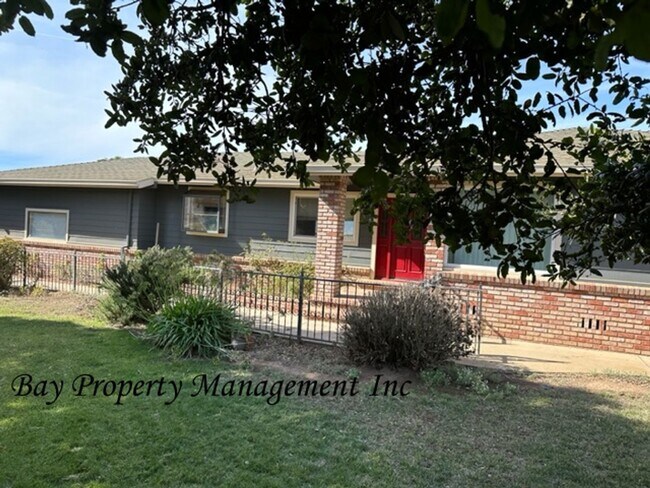 Move in Special! Beautiful 3 bedroom in t... - Move in Special!  Beautiful 3 bedroom in t...