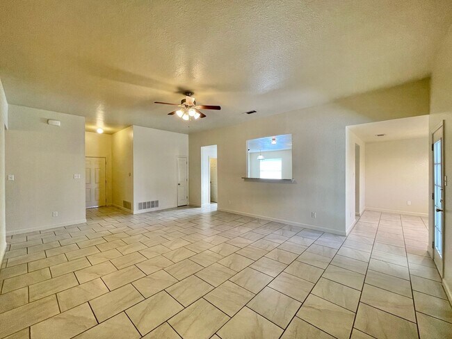 Building Photo - $500 Off 1st Month!  Viewable February 8th...