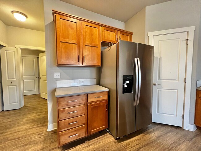 Foto del edificio - Bright & Spacious 2 Bedroom, 2.5 Bathroom Townhome!