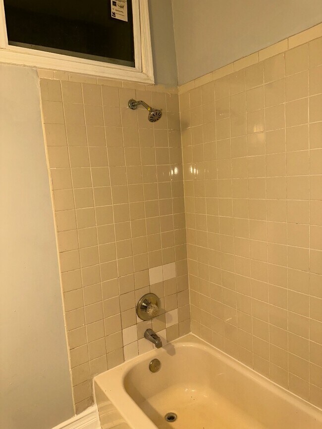 Foto del edificio - 1616 Isherwood St NE