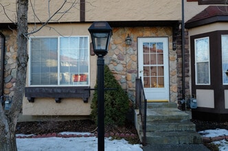 Building Photo - 800 Hamlet Cir S