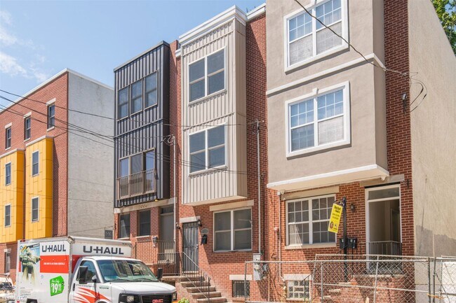 Foto del edificio - 3 br, 2 bath Duplex - 2008 N 18TH ST Unit 102