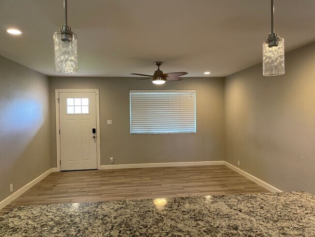 Foto del edificio - 1369 W 14th St