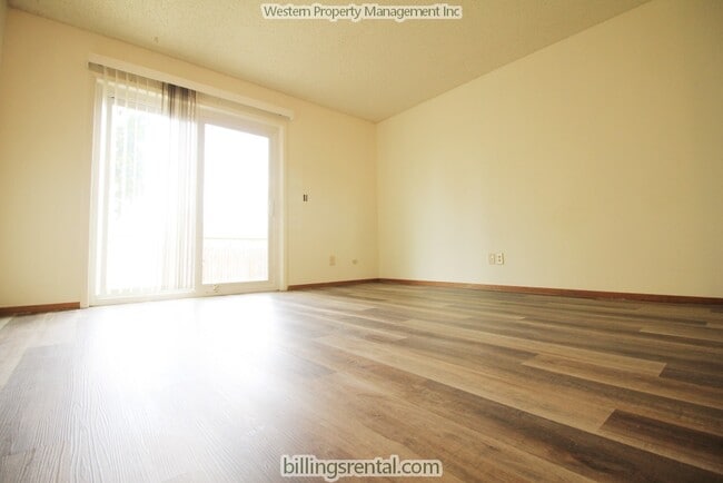 Sala de estar - 3321 Central Ave