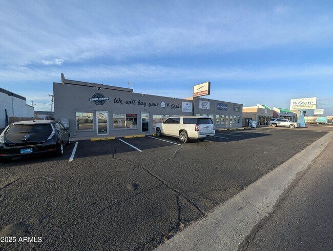 Foto del edificio - 9117 W Grand Ave