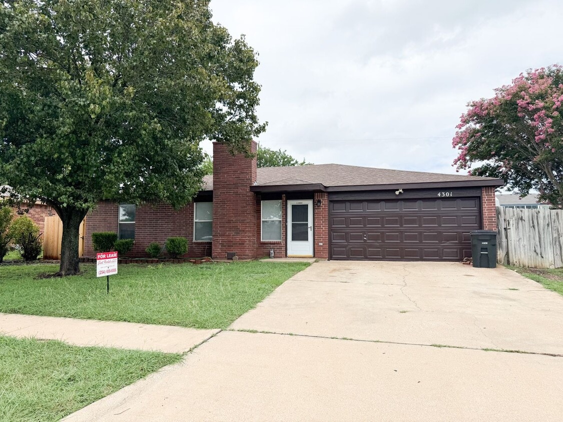 Primary Photo - Available NOW!!!! Beautiful 1 story, 4 bed...