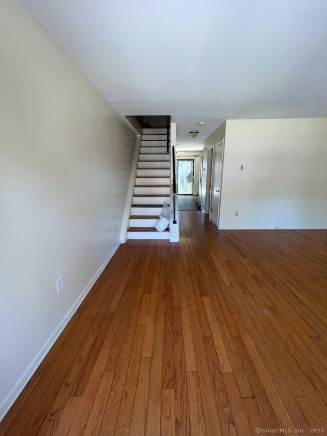 Foto del edificio - 7 Eden Dr