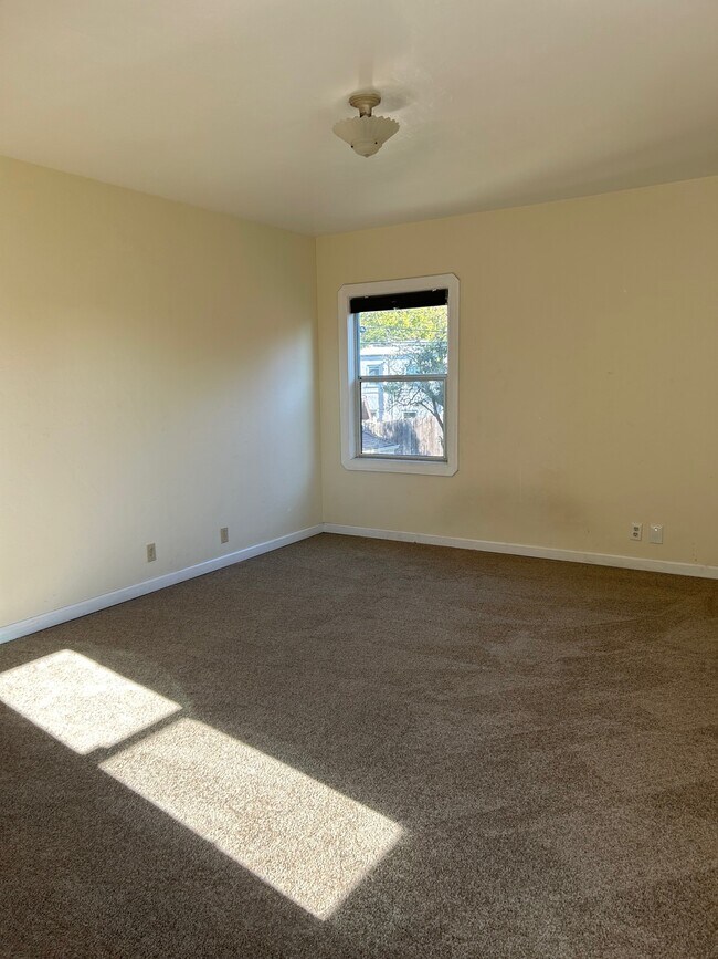 Building Photo - 1308 Amador St