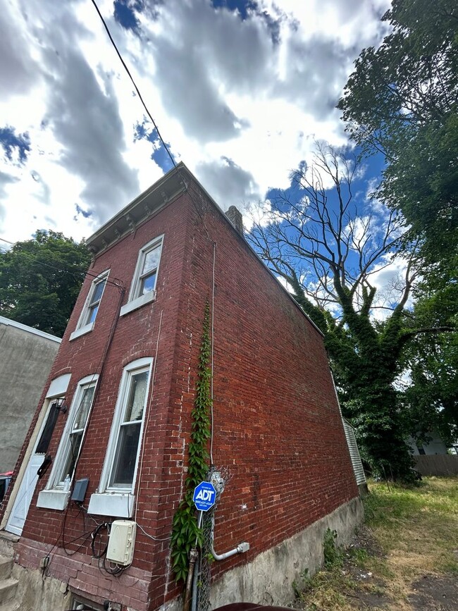 Building Photo - 3 bed 1 bath