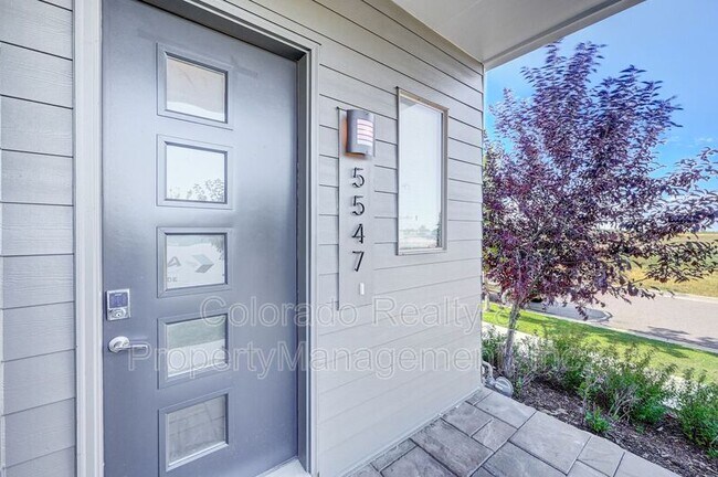 Building Photo - 5547 Valentia St
