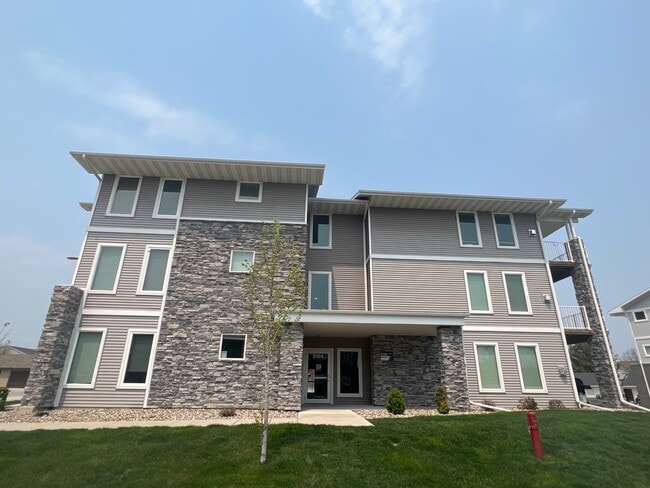 Building Photo - 2041 Cottonwood Rd