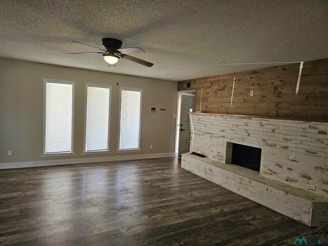 Building Photo - 201 Utah Dr