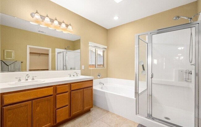 Building Photo - 775 Lavender Ln