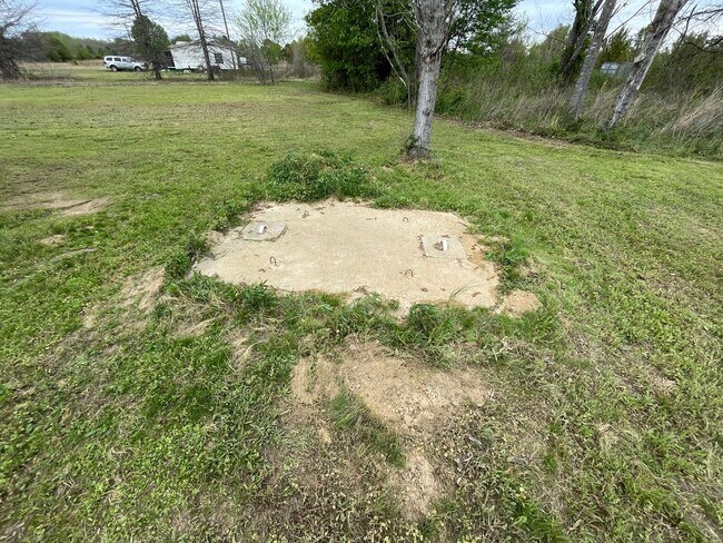 Foto del edificio - Country living with spacious front and backyard - 3 beds/ 2bath available now