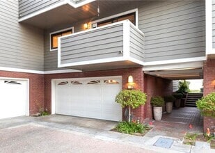 Building Photo - 23 Catalina Ct
