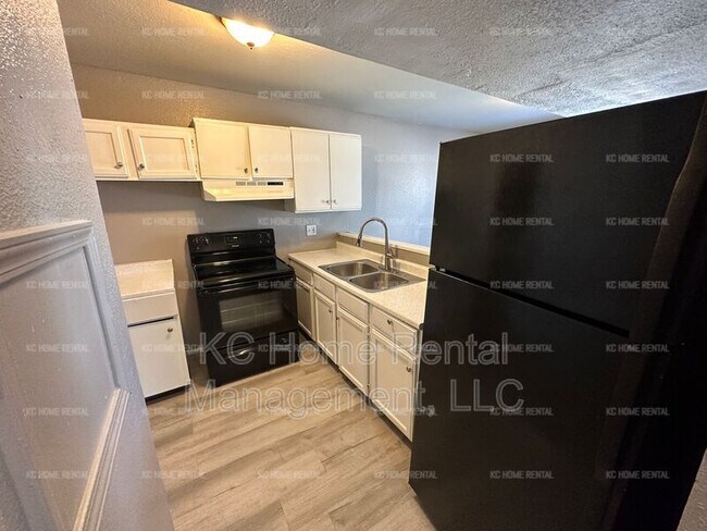 Foto del edificio - 4221 E 60 Terrace