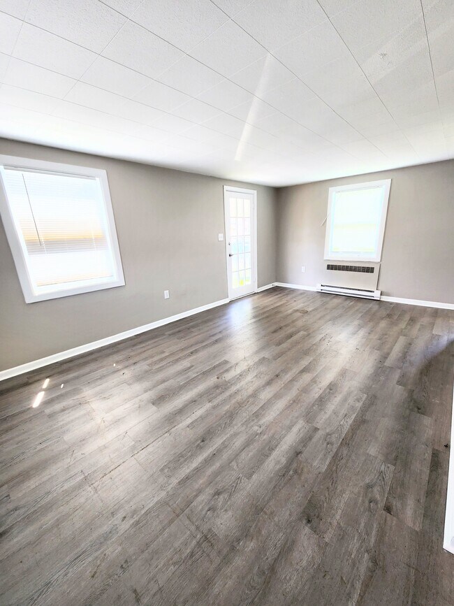 Building Photo - 127 Constitution Cir